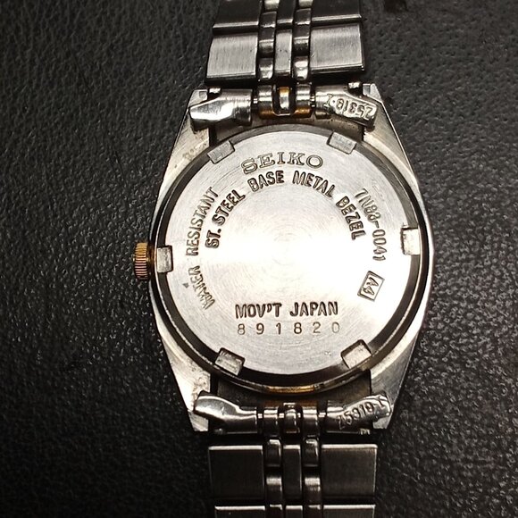 Vintage Seiko Women's 24mm White Dial Two Tone Day/Date Round 7N83 0041 - Picture 2 of 5